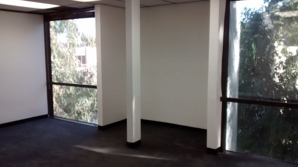 STYLISH, PRIVATE OFFICES. FLEXIBLE LEASE TERMS. PROFESSIONAL ATMOSPHERE.